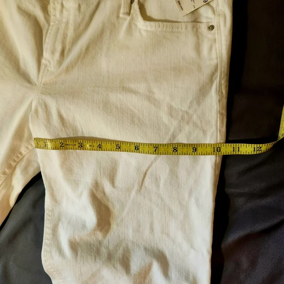 ⭐️NWT White GAP Straight Leg Jeans | Classic Fit Size 33 - Picture 6 of 9